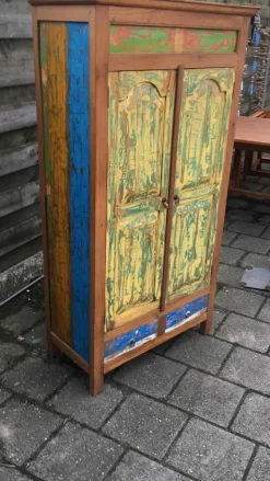 Botenhouten opbergkast