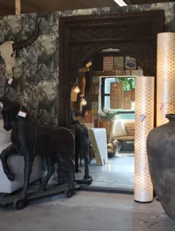 Zwart groot houten paard decoratie